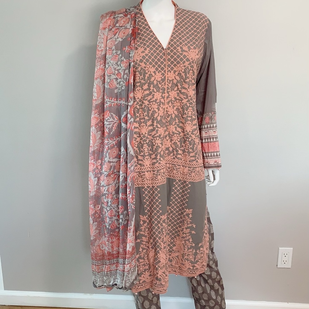 Original Sana Safinaz lawn collection